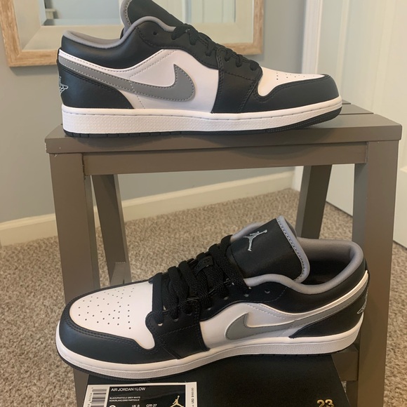 Air Jordan 1 Low - Picture 2 of 7